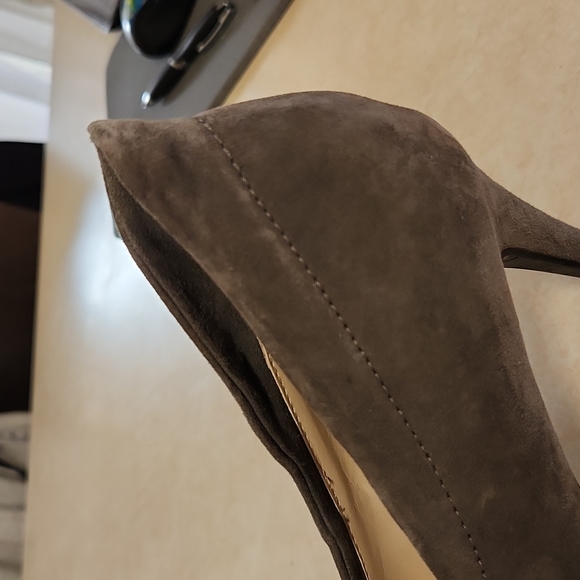 Adrienne Vittadini Gray "PENI" Leather/Suede Platform Heels Size 7 - Picture 4 of 12